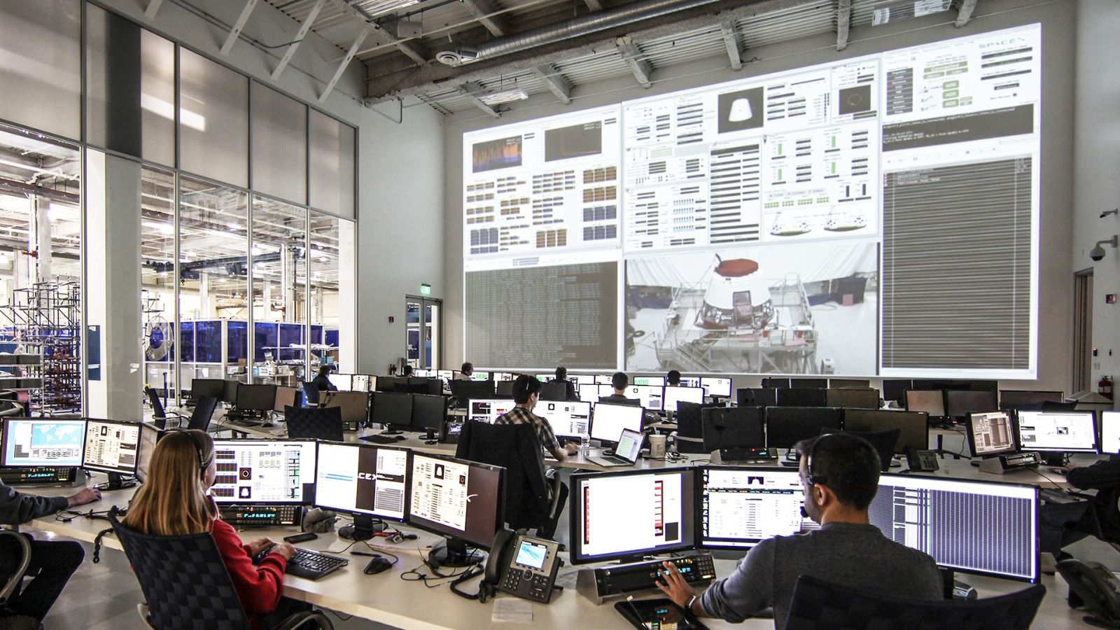 Sala de Centro de Control de Misiones de SpaceX.